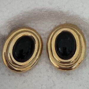 Vintage Black and Gold Tone Oval Chunky Clip On Earrings